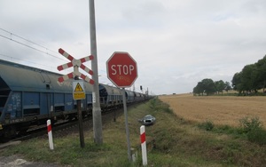 Przejazd kolejowy w Karczynie.