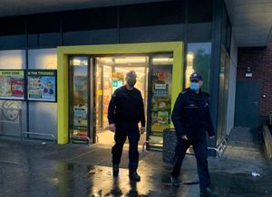 Policyjne patrole odwiedzają sklepy